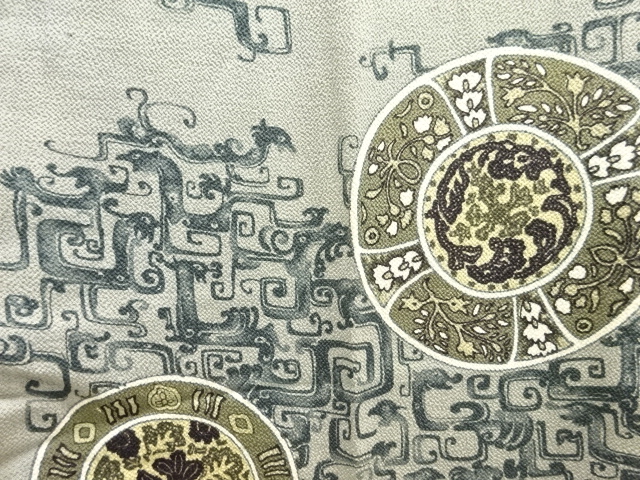 JAPANESE KIMONO / ANTIQUE MENS JUBAN / SILK / CHIRIMEN / FLORAL CREST